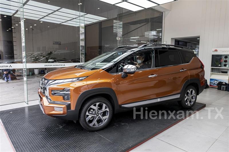 Mitsubishi Xpander Cross 2023 chính thức ra mắt Việt Nam, giá chỉ từ 698 triệu đồng